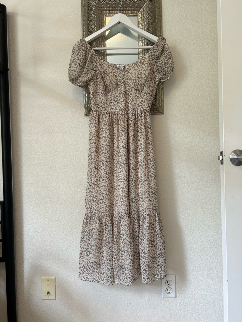 Mimi Chica Cream Floral Puff-Sleeve Maxi Dress